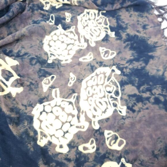 Sarong | Turtle Starfish Hibiscus Print - Picture 5 of 6